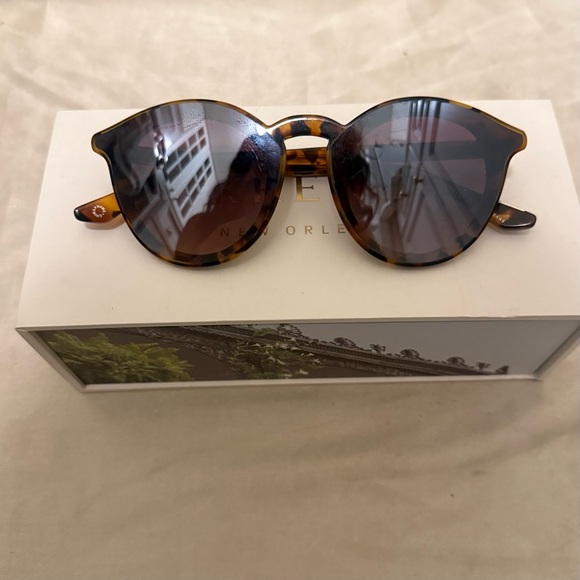 KREWE Collins Nylon in Havana Mirrored - Picture 4 of 10